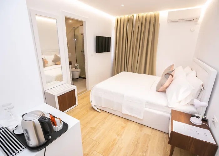 Elior Hotel 3*